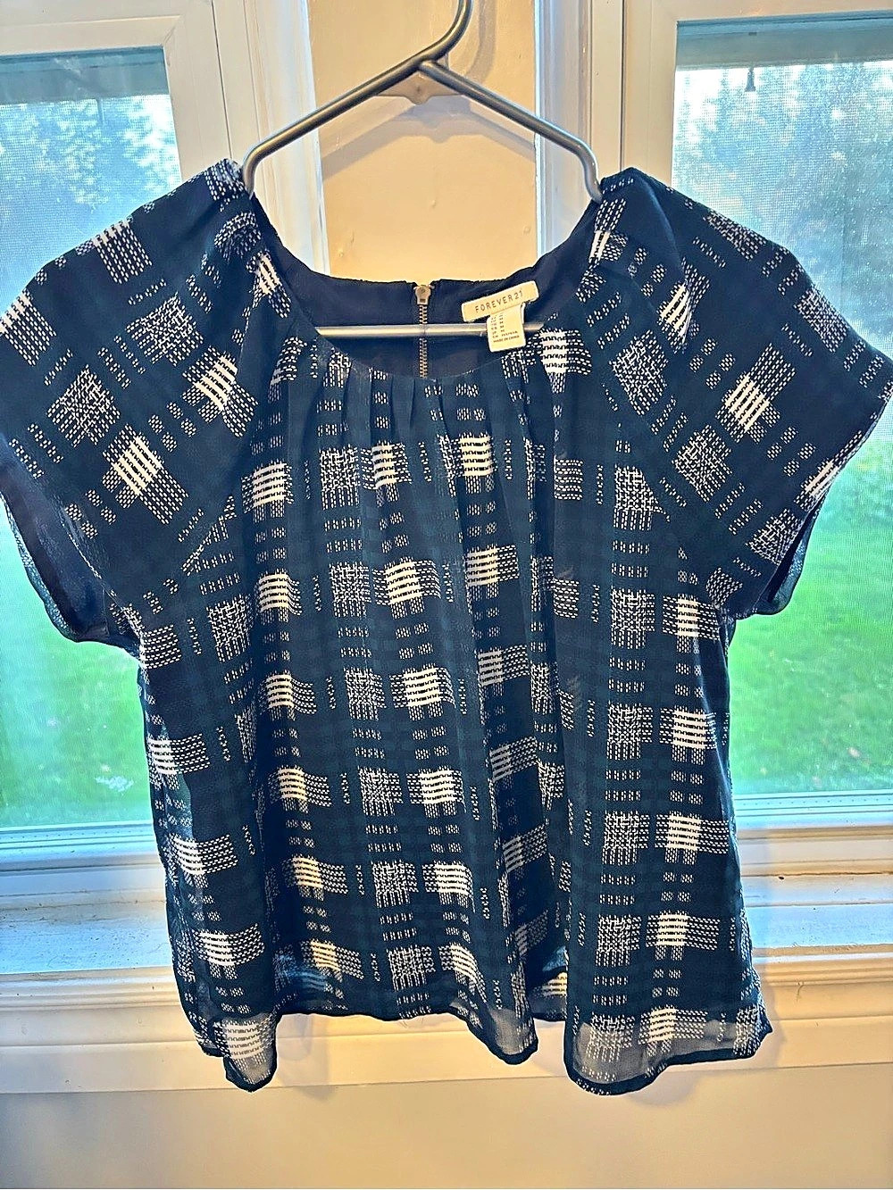 Forever 21 Geometric Short Sleeve Blouse Size Medium